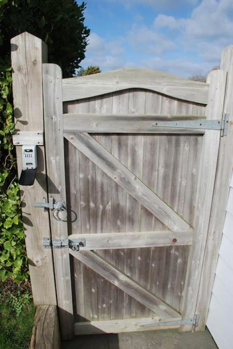 Wow I'M Living On The Beach. Luxury 4 Bed Sleeps 8 Pagham Exterior foto